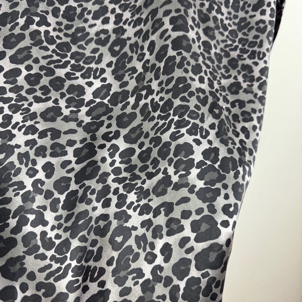 Equipment Leopard Print Silk Dress Gray Black Size M V Neck Luxe Casual Chic - Picture 10 of 11